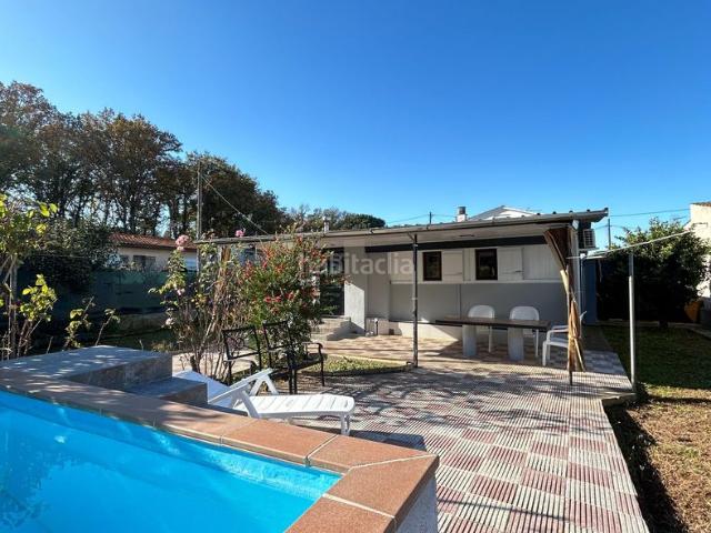Casa en venta en Santa Coloma de Farners. Casa de planta baja reformada con piscina y jardín en Santa Coloma Residencial. Casas Santa Coloma de.