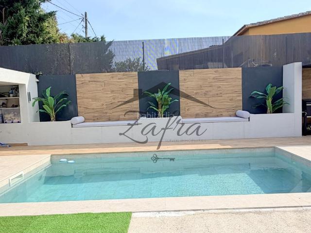 Casa en venta en Santa Coloma de Farners. Exclusiva vivienda con piscina privada en Santa Coloma Residencial. Casas Santa Coloma de.