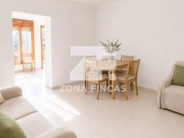 Casa en venta en Santa Coloma de Gramenet, Can Franquesa. Casa en venta situada en zona tranquila cerca de la montaña. Casas Santa Coloma de.