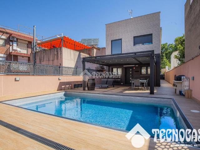 Casa en venta en Santa Coloma de Gramenet, Centre. Casa en venta en Santa coloma de gramenet. Casas Santa Coloma de.