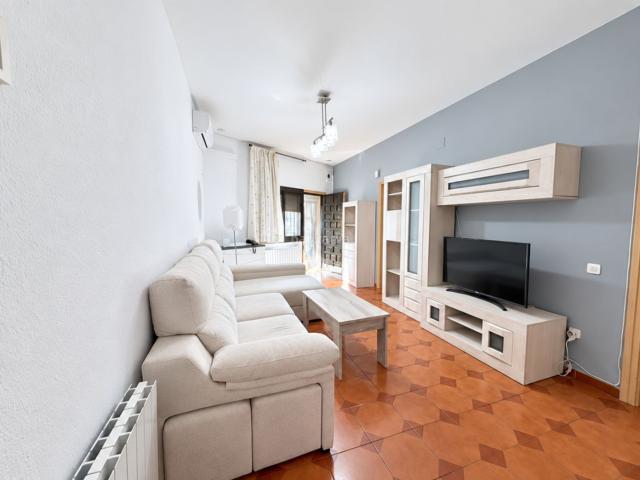 Casa en venta en Santa Coloma de Gramenet, Riera Alta. Casa De 3 Plantas Unifamiliar De 107 M² Con Patio, Terraza Y Gran Parking Privado En Santa Coloma. Casas Santa Coloma de.
