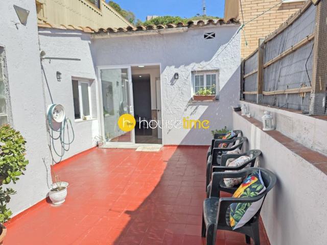 Casa en venta en Santa Coloma de Gramenet, Singuerlín. Dos viviendas en planta en impecable estado para FAMILIA NUMEROSA. Casas Santa Coloma de.