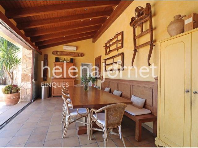 Chalet en venta en Santa Cristina d´Aro, Rosamar. CASA CON PISCINA PROPIA Y VISTAS AL MAR EN LA URBANIZACIÓ ROSAMAR, EXCLUSIVA DE HELENA JORNET FINQUES. Chalets Santa Cristina.