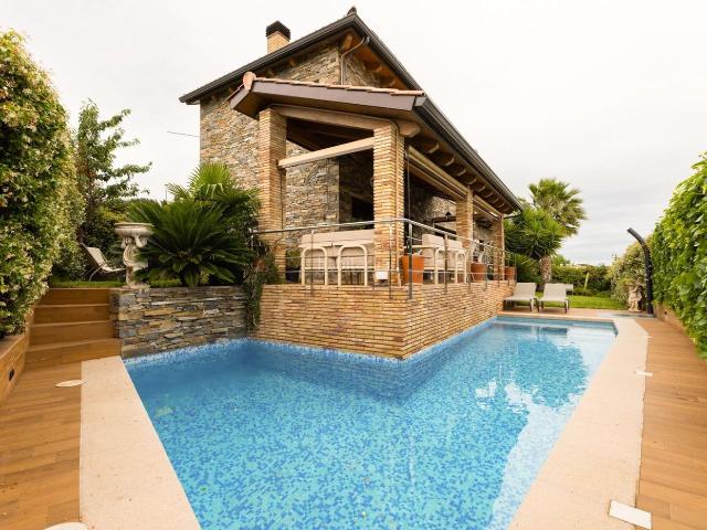 Casa en venta en Santa Cristina d´Aro, Santa Cristina Poble. Casas Santa Cristina.