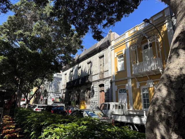Casa en venta en Santa Cruz de Tenerife, Salamanca Uruguay. Casa señorial en esquina para reformar en una de las zonas más emblemáticas de Santa Cruz. Casas Santa Cruz de.