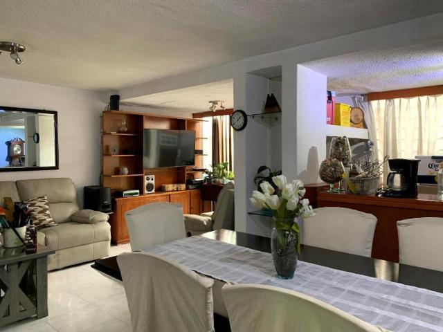 Casa en venta en Santa Cruz del Monte, Naucalpan de Juárez, México