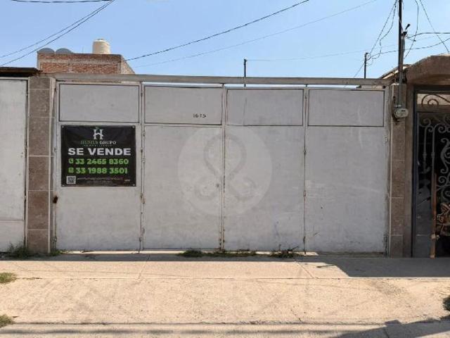 CASA EN VENTA EN SANTA CRUZ DEL VALLE 2 TLAJOMULCO