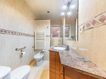Casa en venta en Santa Eulàlia de Ronçana. Vive en el Corazón de Santa Eulalia Casa de 4 Hab. con Parking doble y lista para Entrar a vivir. Casas Santa Eulàlia de.