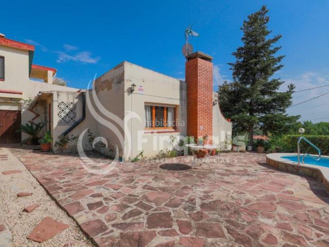 Casa en venta en Santa Eulàlia de Ronçana. CASA A 3 VIENTOS CON PISCINA Y GARAJE. Casas Santa Eulàlia de.