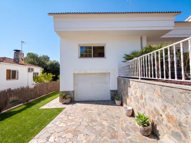 Casa en venta en Santa Eulàlia de Ronçana. Casa a 4 vientos con piscina y vistas a la montaña en Santa Eulàlia de Ronçana. Casas Santa Eulàlia de.