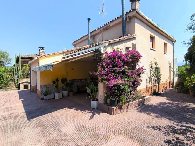 Casa en venta en Santa Eulàlia de Ronçana. casa de 6 habitaciones grandes. Casas Santa Eulàlia de.