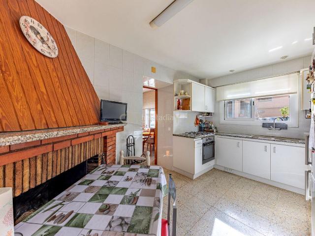 Casa en venta en Santa Eulàlia de Ronçana. Encantadora casa de Pueblo en pleno centro de Santa Eulàlia 6 Habitaciones y Vida a pie de calle. Casas Santa Eulàlia de.