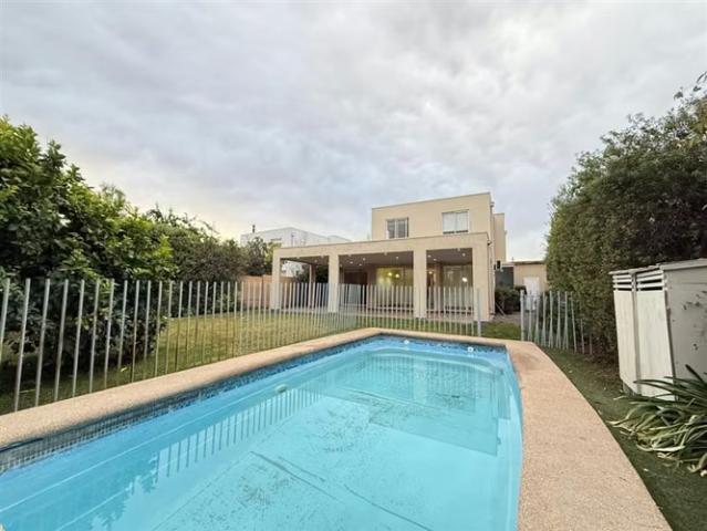 Casa en venta en Santa Elena a pocos minutos de Chicureo | 3 dormitorios por 7300.00 en Colina