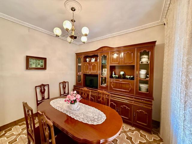Casa en venta en Santa Elena de Jamuz. CASA CON JARDÍN. Casas Santa Elena de.