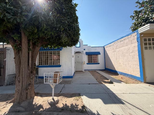 CASA EN VENTA EN SANTA ELENA
