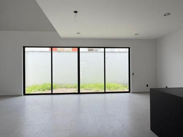 Casa en venta en Santa Fe, Corregidora. Doble Altura, 4 Recámaras, Hermosa !