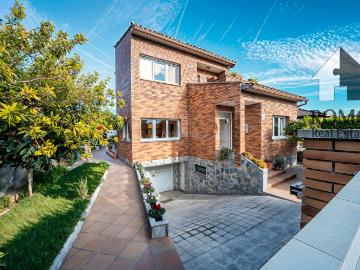 Casa en venta en Santa Perpètua de Mogoda. OBRA MAESTRA. Casas Santa Perpètua de.
