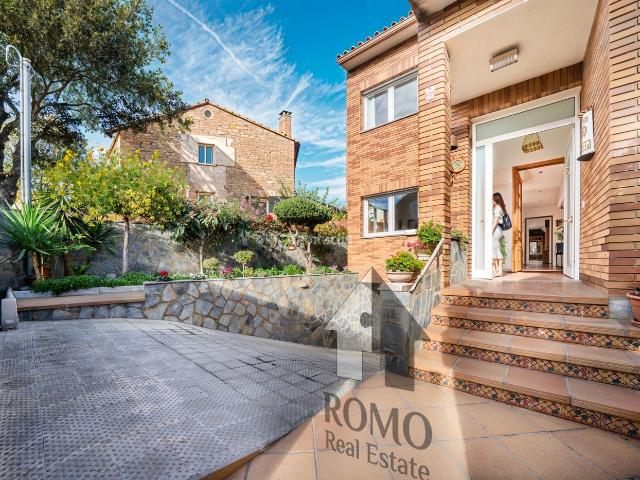 Casa en venta en Santa Perpètua de Mogoda. OBRA MAESTRA. Casas Santa Perpètua de.