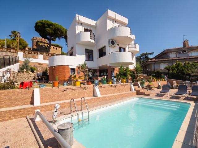 Casa en venta en Santa Susanna. Casas con vistas al Mediterráneo en Santa Susanna. Casas Santa.