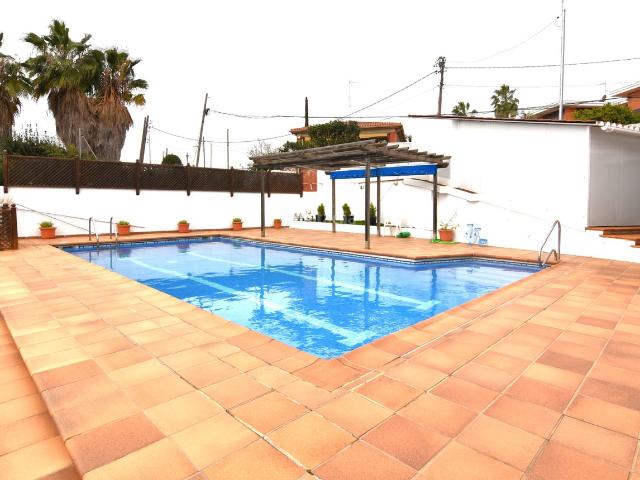 Casa en venta en Santa Susanna. Preciosa casa con vistas al mar ! en Santa Susanna. Casas Santa.