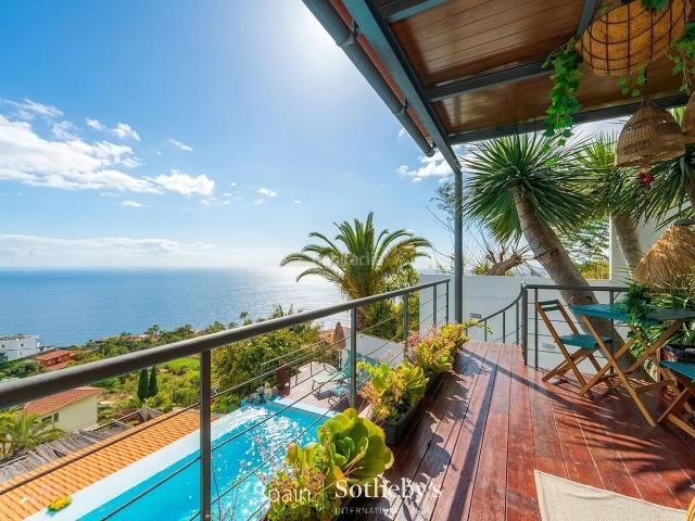 Casa en venta en Santa Úrsula, Cuesta de la Villa. Villa moderna con piscina infinita en Santa Úrsula, Tenerife Norte. Casas Santa.