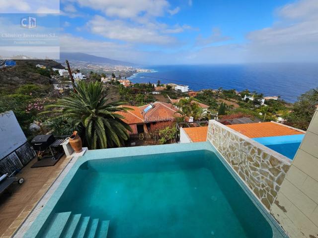 Casa en venta en Santa Úrsula, Cuesta de la Villa. Villa con vistas al Atlántico, piscina, zona chillout y explotación vacacional en el norte de Tenerife. Casas Santa.