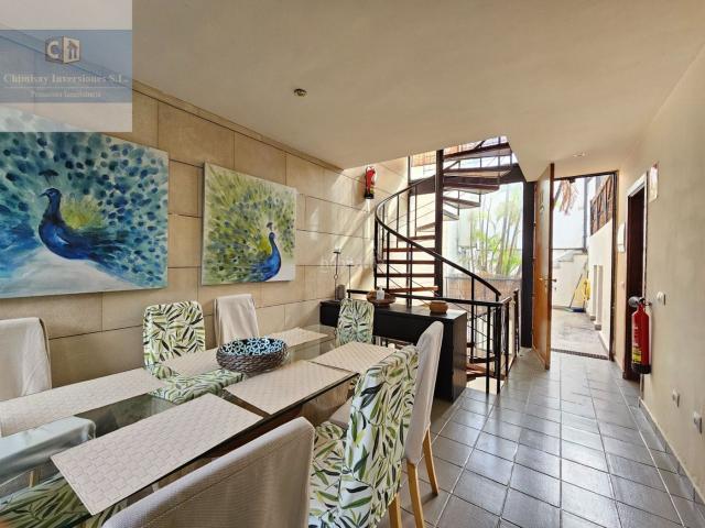 Casa en venta en Santa Úrsula, Cuesta de la Villa. Villa con vistas al Atlántico, piscina, zona chillout y explotación vacacional en el norte de Tenerife. Casas Santa.