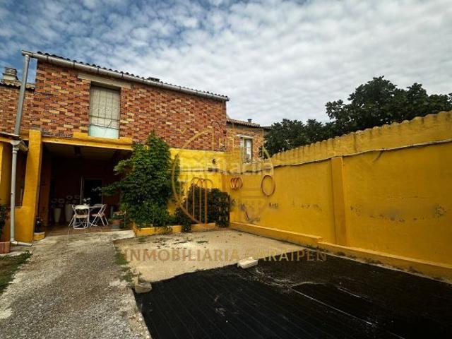 Casa en venta en Santacara. SE VENDE CASA BAJA EN SANTACARA CON GRAN PATIO Y ENCANTO RÚSTICO. NO TIENE CÉDULA DE HABITABILIDAD. Casas.