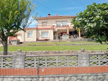 Casa en venta en Santander, Alisal San Román. Casa para familia o para negocio de hosteleria. Casas.