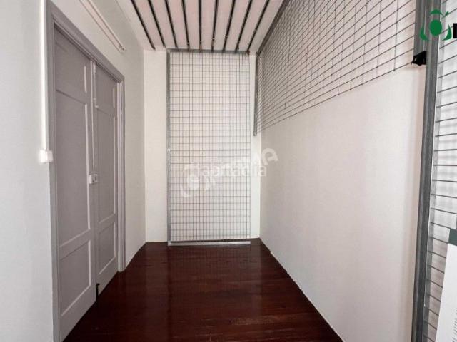 Casa en venta en Santiago de Compostela, Casco Histórico. Casa de piedra en Almendra de Santiago de Compostela con vistas a la Catedral. Casas Santiago de.