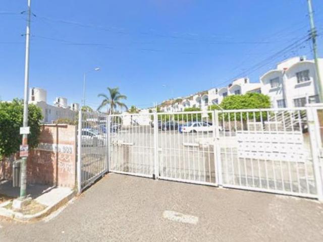 Casa en venta en Santiago de Querétaro, Querétaro. CLM