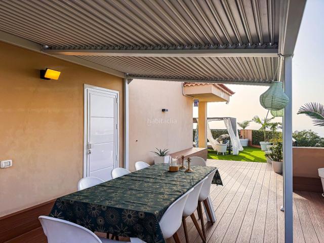 Casa en venta en Santiago del Teide, Puerto de Santiago. Moderno chalet pareado con piscina privada y vistas panorámicas al mar en Puerto Santiago. Casas Santiago del.