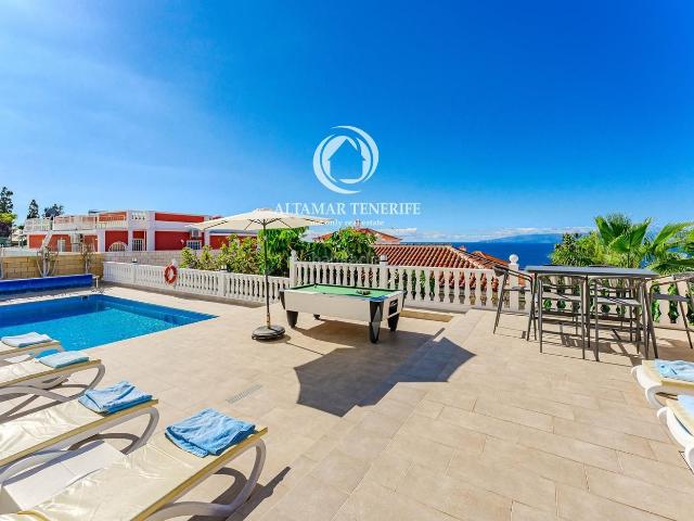 Casa en venta en Santiago del Teide, Puerto de Santiago. Villa de Lujo con Vistas al Mar en Playa de La Arena. Casas Santiago del.
