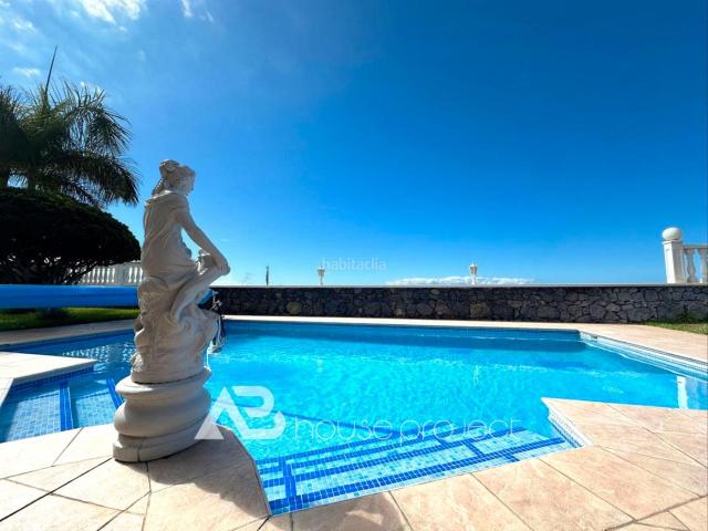 Casa en venta en Santiago del Teide, Puerto de Santiago. VILLA DE LUJO EN PLAYA LA ARENA. Casas Santiago del.
