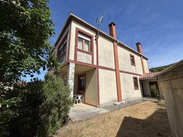 Casa en Venta en Santibáñez de La Peña