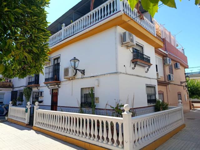 Casa en venta en Santiponce. casa de esquina en santiponce. Casas.