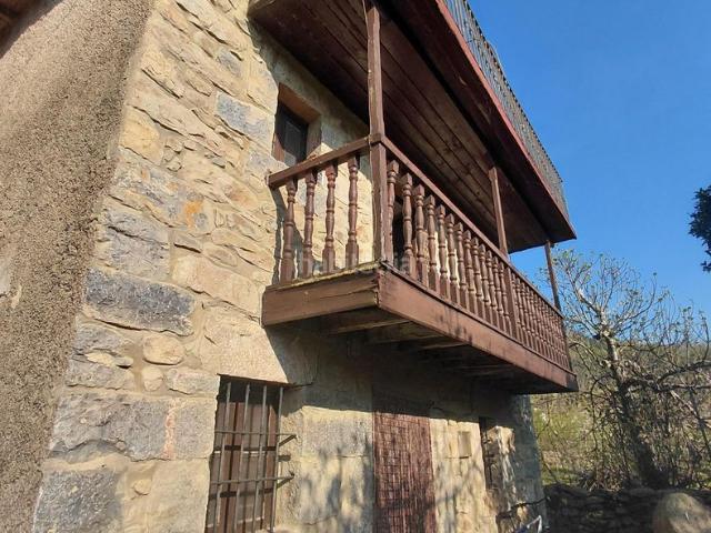 Casa en venta en Santiurde de Toranzo. Casa de piedra con encanto para reformar en Vejorís. Casas Santiurde de.