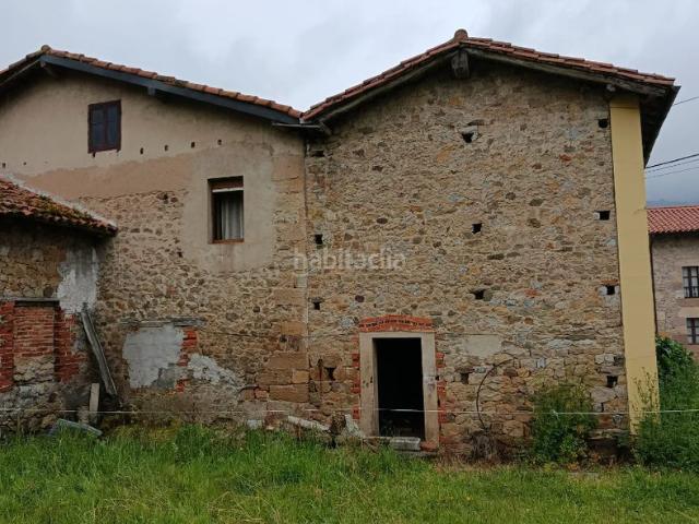 Casa en venta en Santiurde de Toranzo. Finca Urbana con casa y cuadra zona de PUENTE VIESGO. Casas Santiurde de.