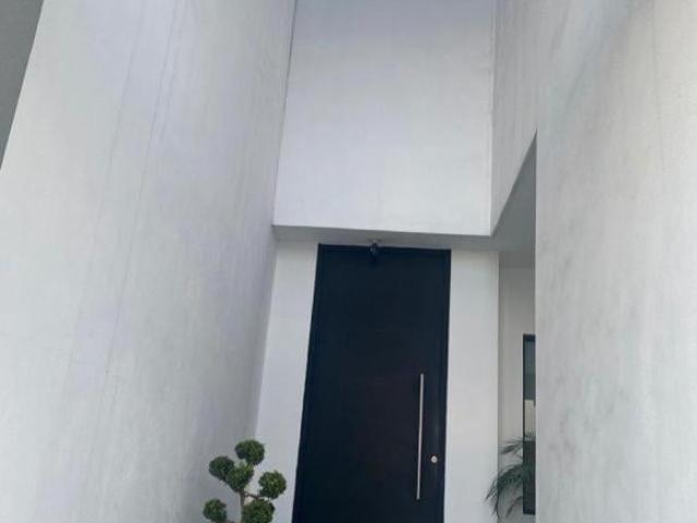 CASA EN VENTA EN Santoral I, FRACC. PRIVADO ARRIBA DE AVE. LEONES