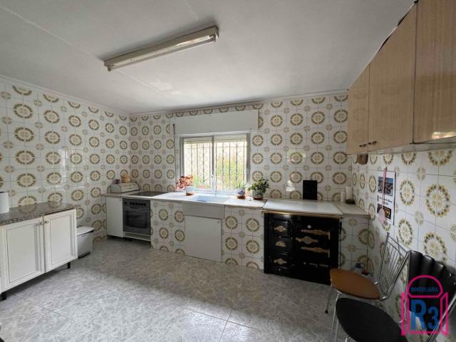 Casa en venta en Santovenia de la Valdoncina. Casa de pueblo con huerta y árboles frutales. Casas Santovenia de la.