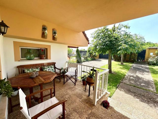 Casa en venta en Santovenia de la Valdoncina. Casas Santovenia de la.