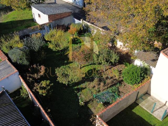 Casa en venta en Santovenia de la Valdoncina. GRAN CASA CON JARDIN EN SANTOVENIA DE LA VALDONCINA!. Casas Santovenia de la.