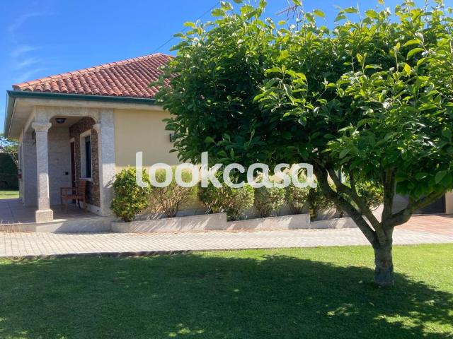 Casa en venta en Sanxenxo, Adina Portonovo. Sanxenxo Vinquiño. Casa planta baja, amplio jardín a un paso del centro y a 2 km. de Sanxenxo y de la Autovia del Salnes. Casas.