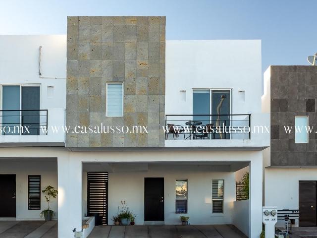 CASA EN VENTA EN SARATOGA, FRENTE A PARQUE, ZONA RELIZ