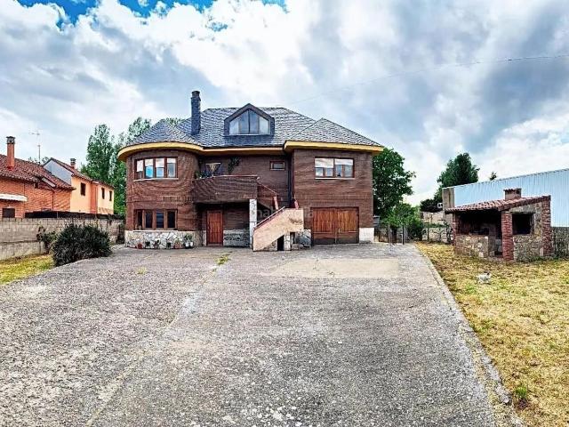 Casa en venta en Sariegos. Casas.