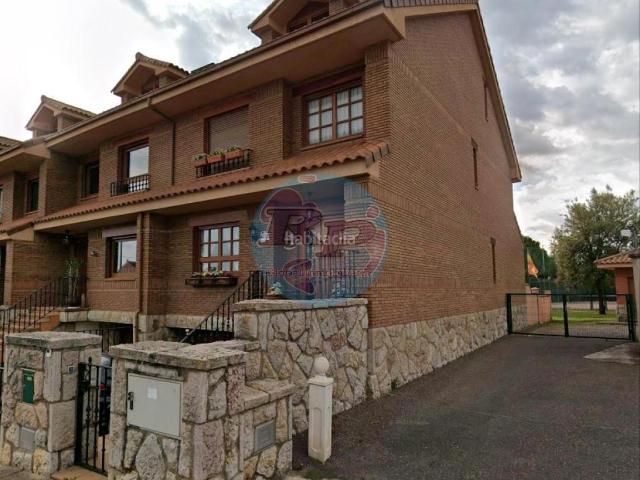 Casa adosada en venta en Sariegos. Casas adosadas.
