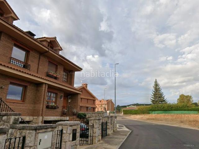 Casa en venta en Sariegos. INMUEBLE EN RENTABILIDAD NO SE PUEDE VISITAR. NO COBRAMOS HONORARIOS AL COMPRADOR. Casas.