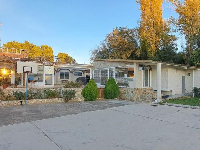Casa en venta en Sariñena. Casa con Finca en venta en Sariñena, 3 dormitorios. Casas.