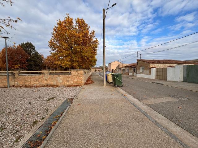 Chalet en venta en Sariñena. CASA PARCELA DE PLANTA BAJA para REFORMAR, muy cómoda. CARTUJA MONEGROS. Chalets.