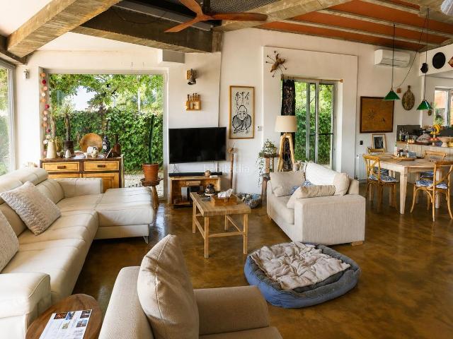 Casa en venta en Sarral. ESPECTACULAR A 4 VENTS AMB CLARABOIA CENTRAL I JARDÍ PER ENTRAR A VIURE. Casas.